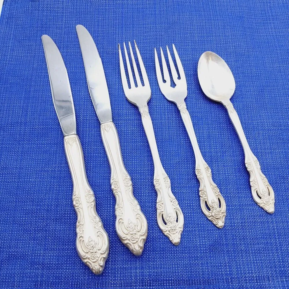 Oneida set includes